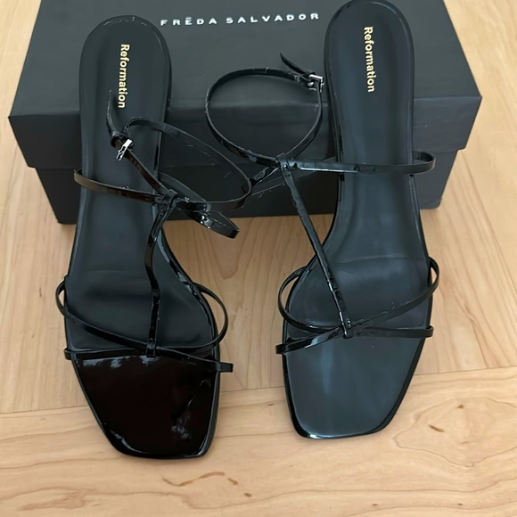 Reformation Maxwell Sandal patent leather black (size 11) - Picture 3 of 5